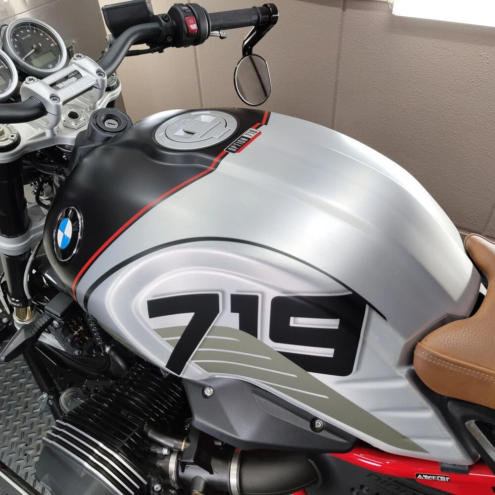 RnineT Option719仕様のアルミタンクをプロテクションフィルムで傷から