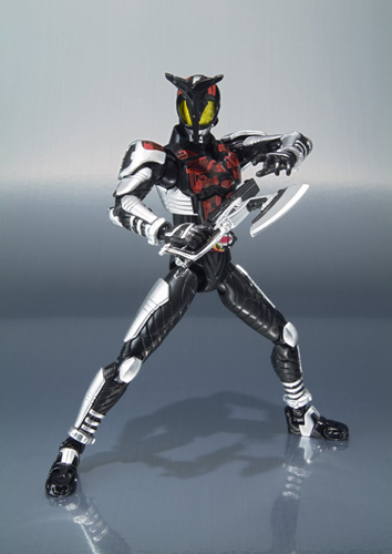 S.H.Figuarts 仮面ライダーダークカブト | 魂ウェブ