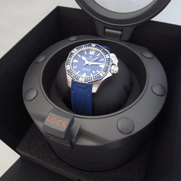 安心なH77705345 ブルーダイアルとブルーラバーストラップが魅力です