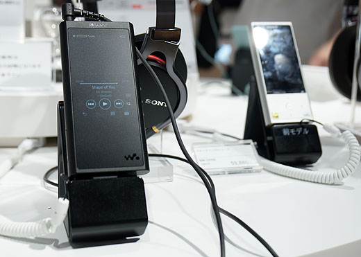 小型ボディのフラッグシップウォークマン『NW-ZX300』ショールーム展示
