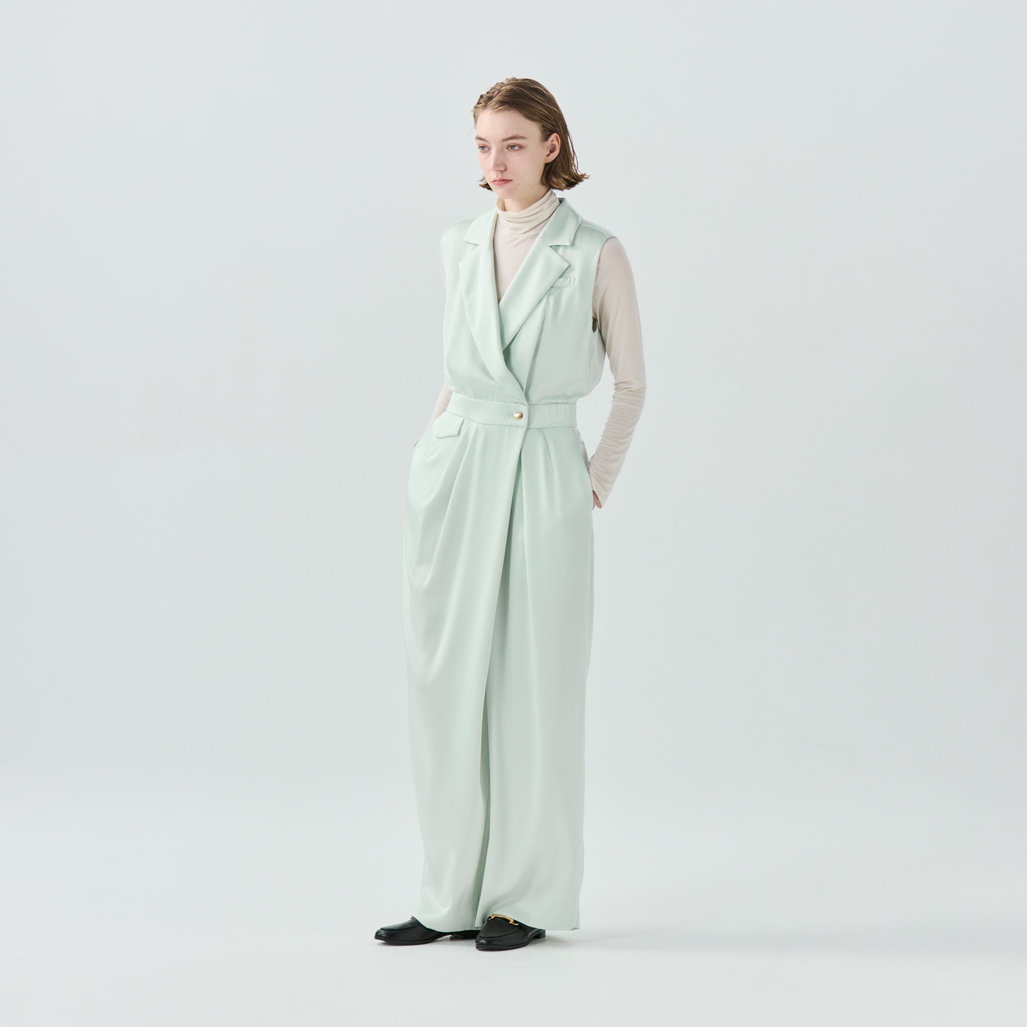 TMOサテンジャンプスーツ