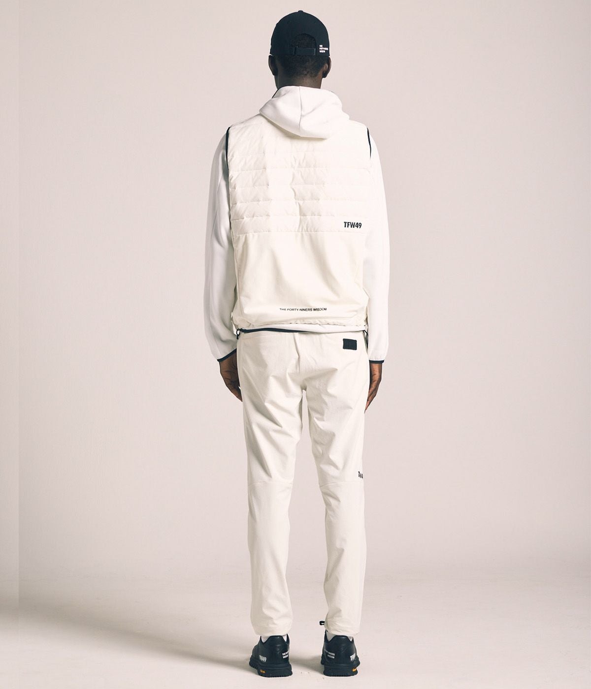 SHIELD WARMER COLLARLESS VEST | TFW49（ティーエフダブリュー