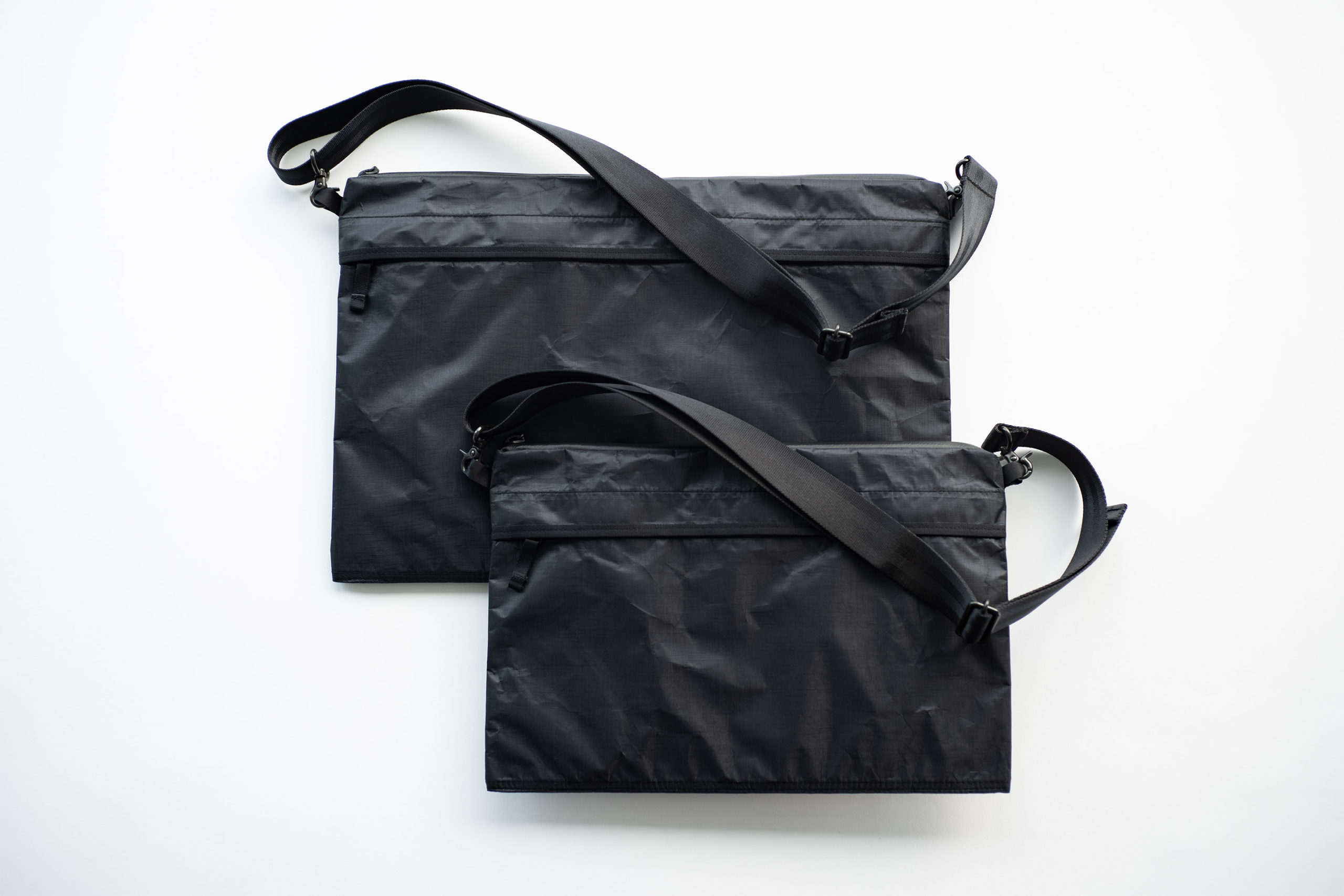 てぶらいふ | 高城剛氏企画 MacBook専用サコッシュ THIS IS NOT A