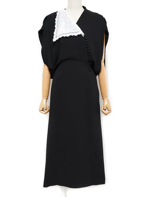 Mame Kurogouchi（マメ クロゴウチ） レースフラップカラークラシック