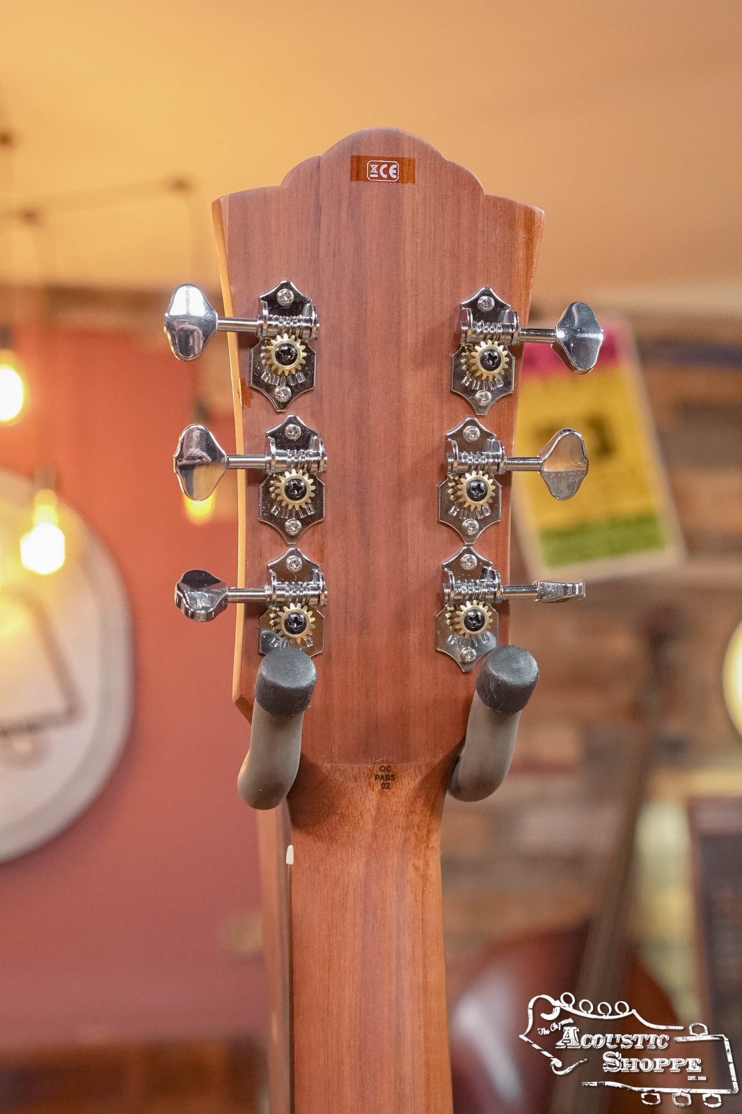 Guild F-240E Sitka/Mahogany Jumbo Natural Top Acoustic Guitar w/ Fishm