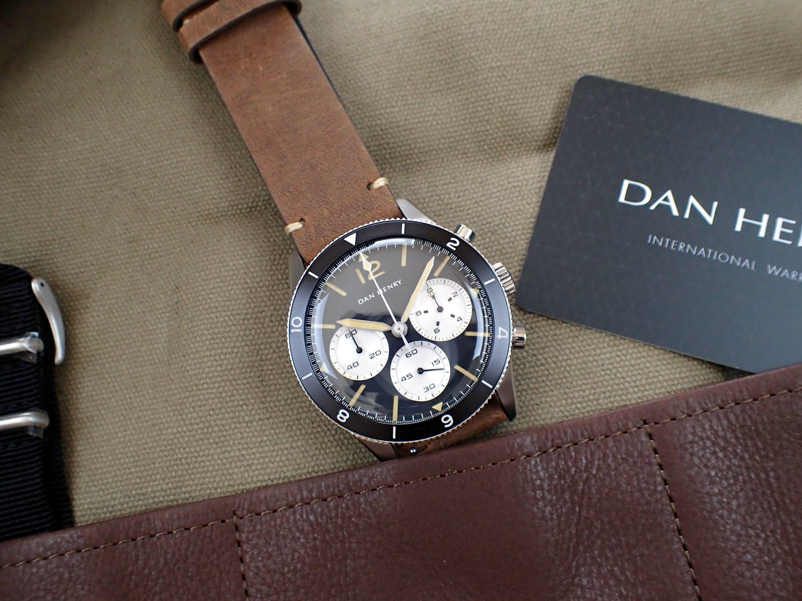 たまにはクォーツ - 60年代のパイロットクロノグラフをオマージュした