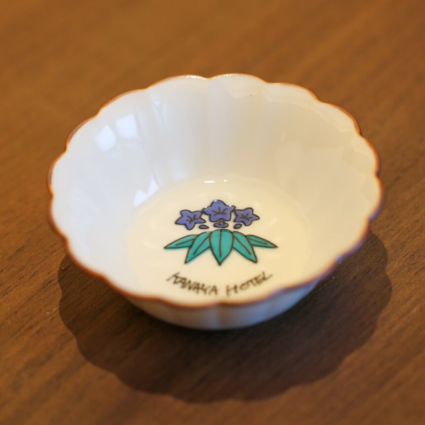 九谷焼 花型皿 （紳士）(紳士): 日光金谷ホテル | TOBU POINTがたまる