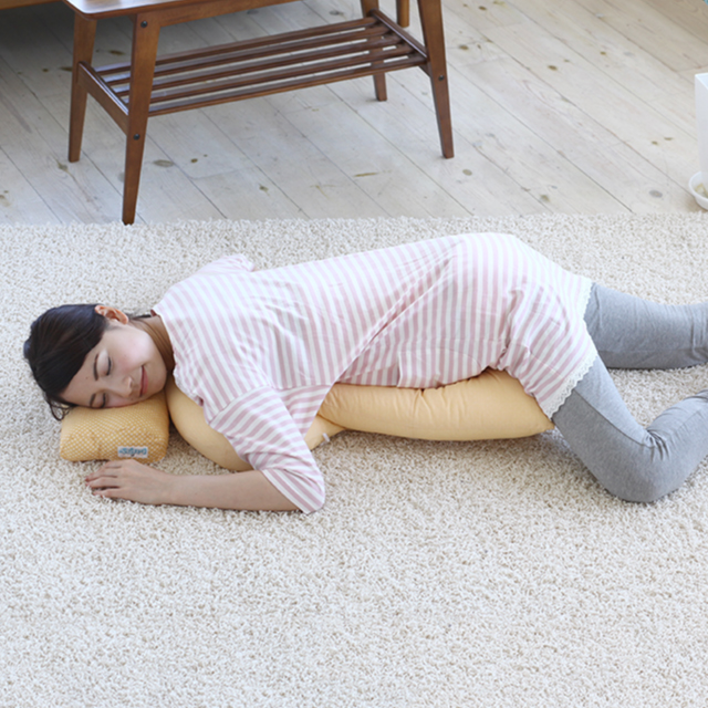 マタニティ用クッション【ベビハグ】の特長 | 製品情報 | トコちゃん