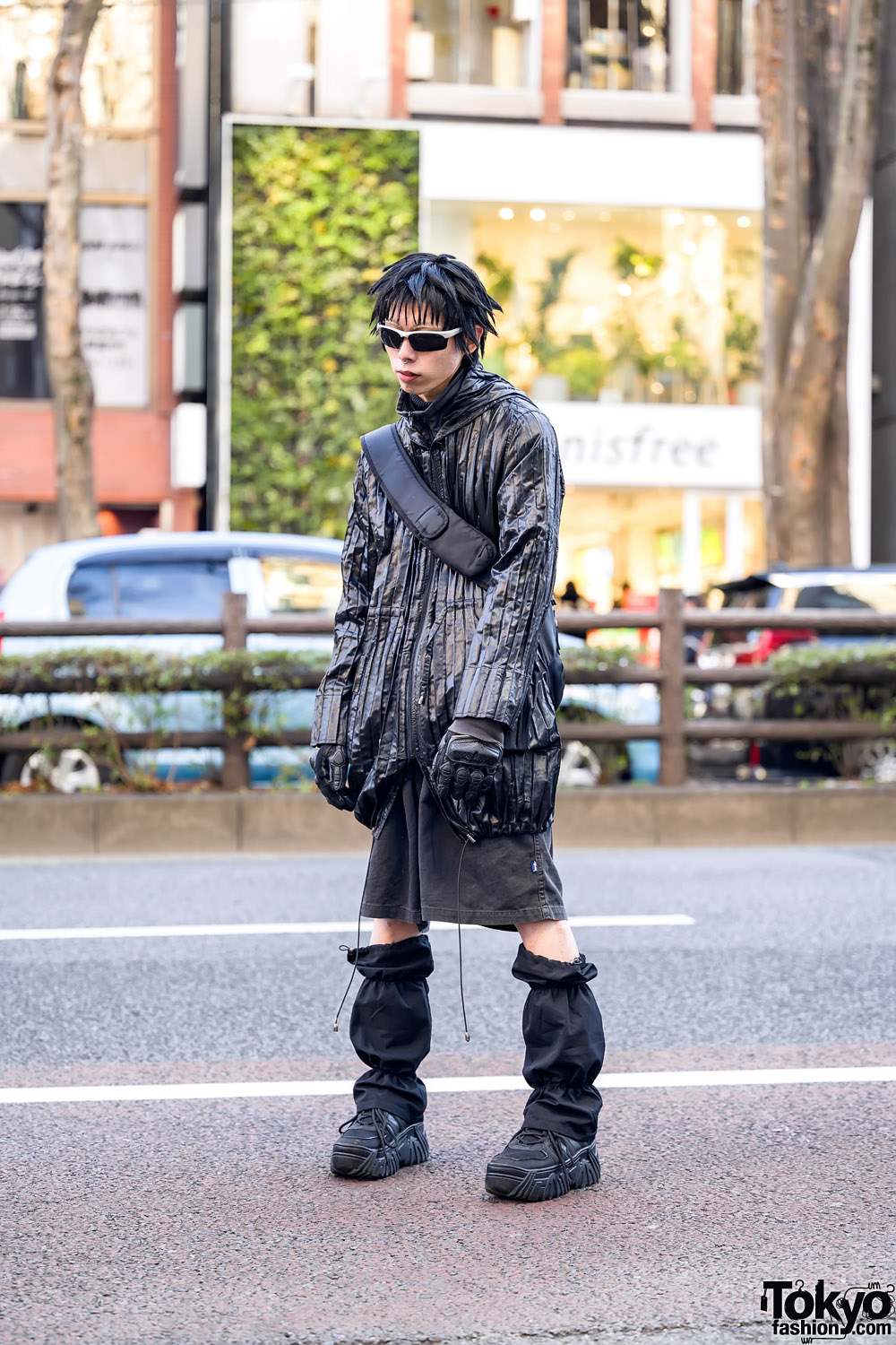 Japanese Cyber/Y2K Street Style With Pleated Jacket in Harajuku
