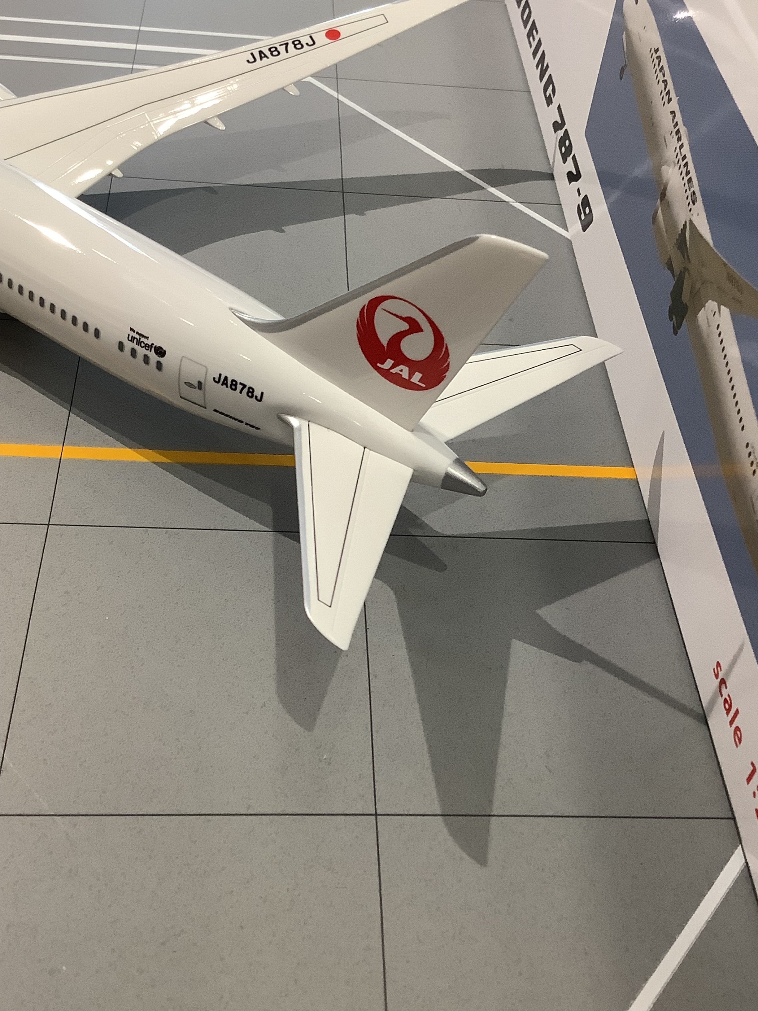 JALUX B787-9 JAL 日本航空 JA878J 1/200 ※組立式・プラ製 [BJQ2064]