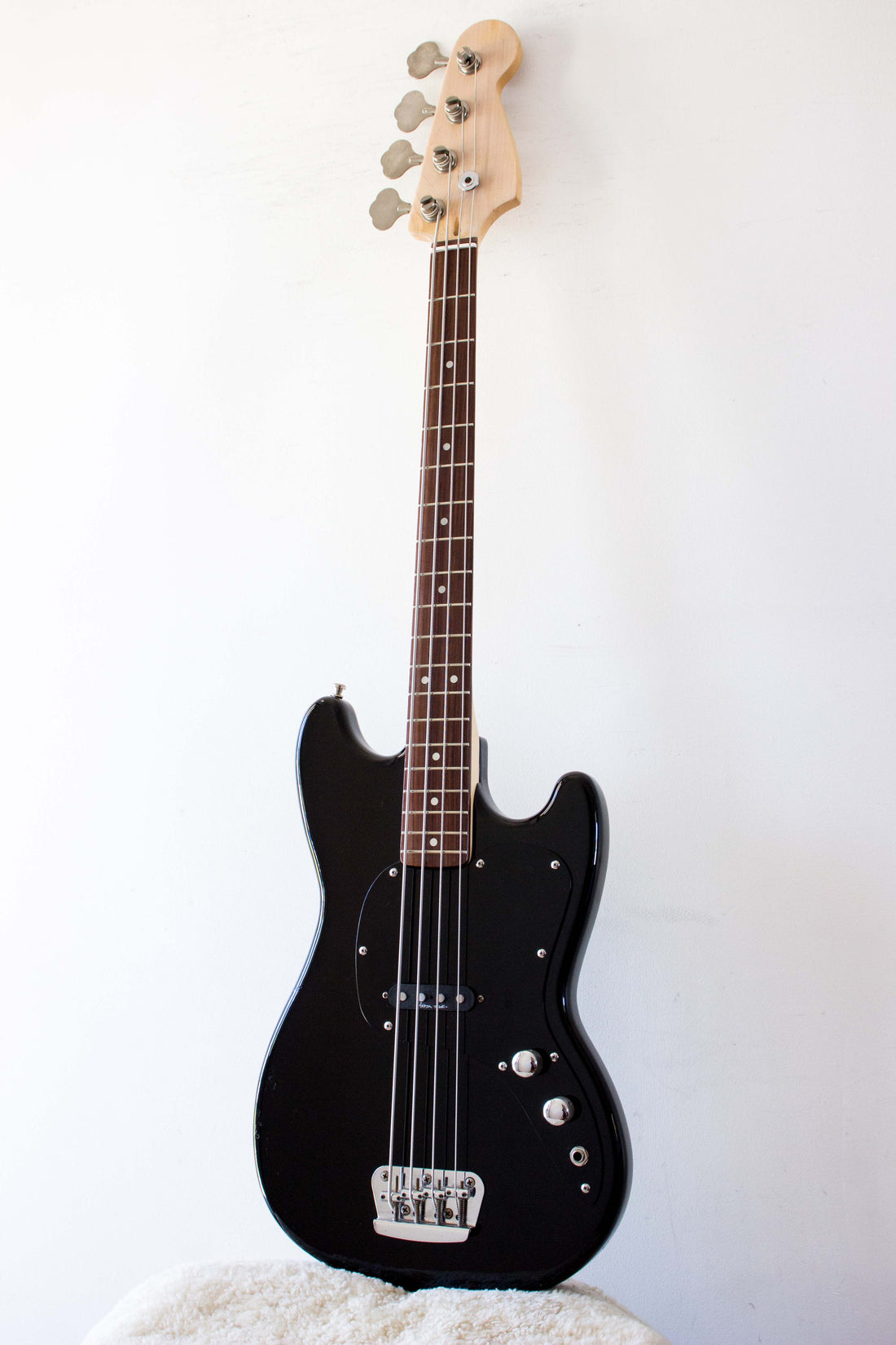 Squier Vista Series Musicmaster Bass Black 1997 – Topshelf Instruments
