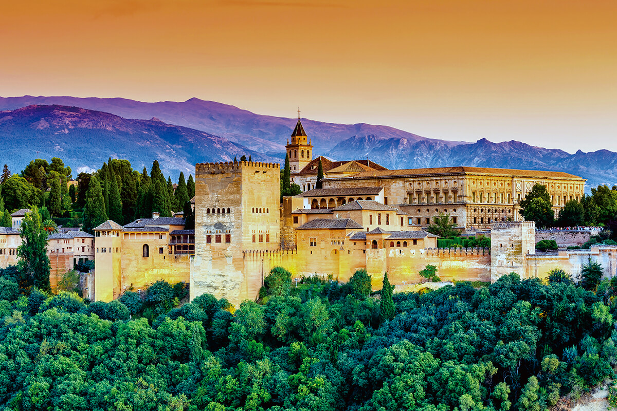ため息の出るような美しさ。スペイン「アルハンブラ宮殿」でイスラム
