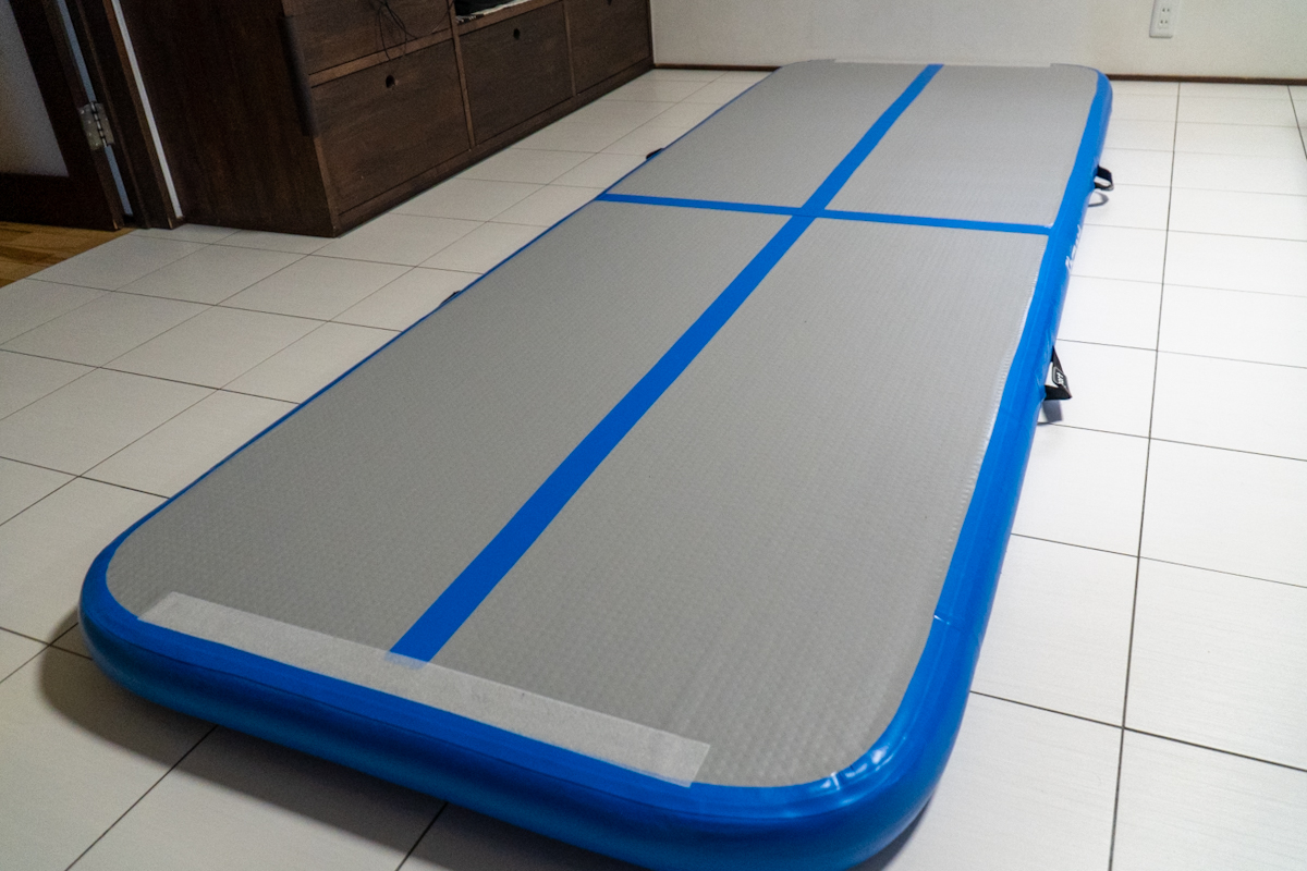 育児】体操用のエアトラック（エアマット）を自宅用に買ってみた！簡単