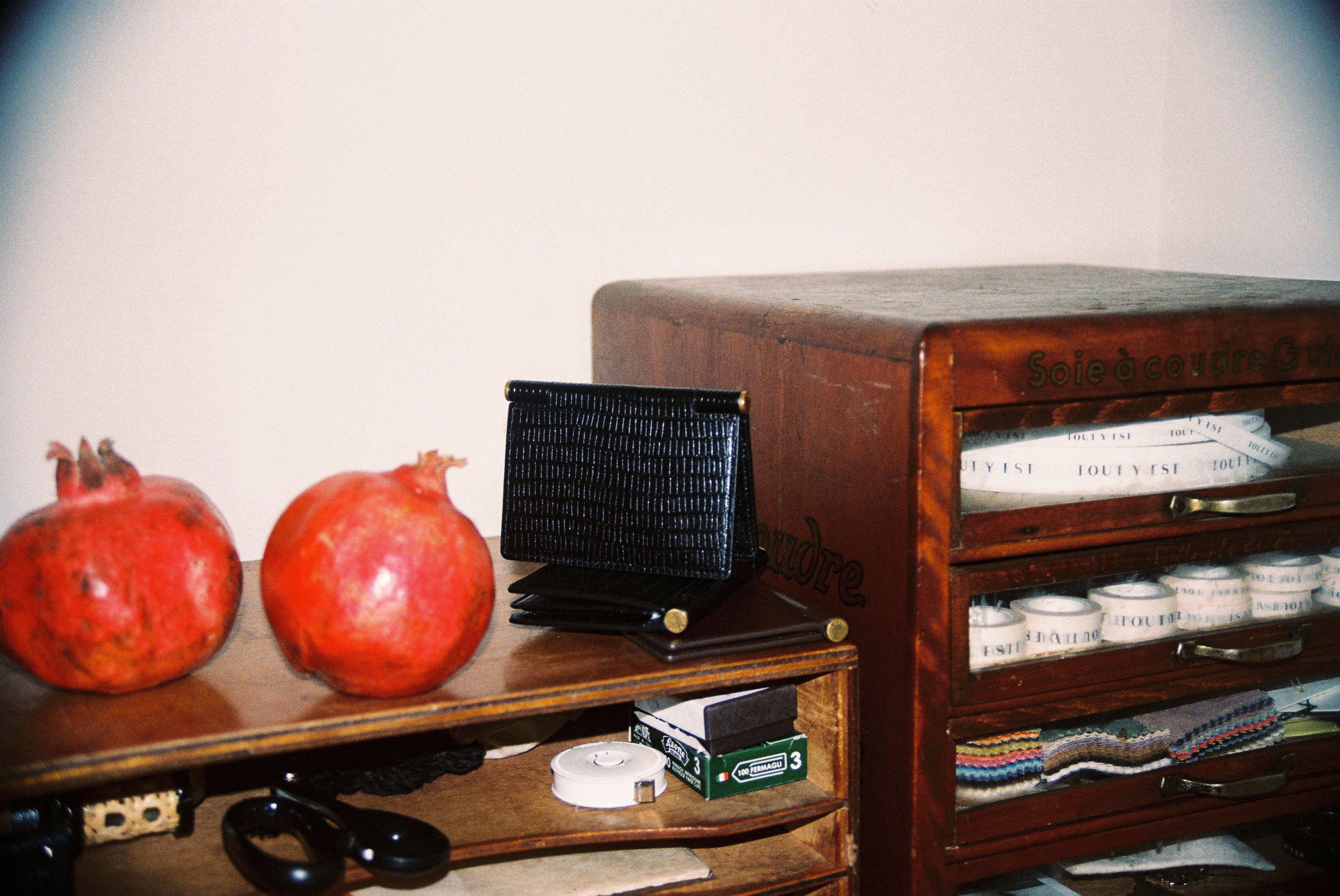 PORTE CARTES DE VISITE PAUMELLE LIZARD BLACK – TOUT Y EST JP