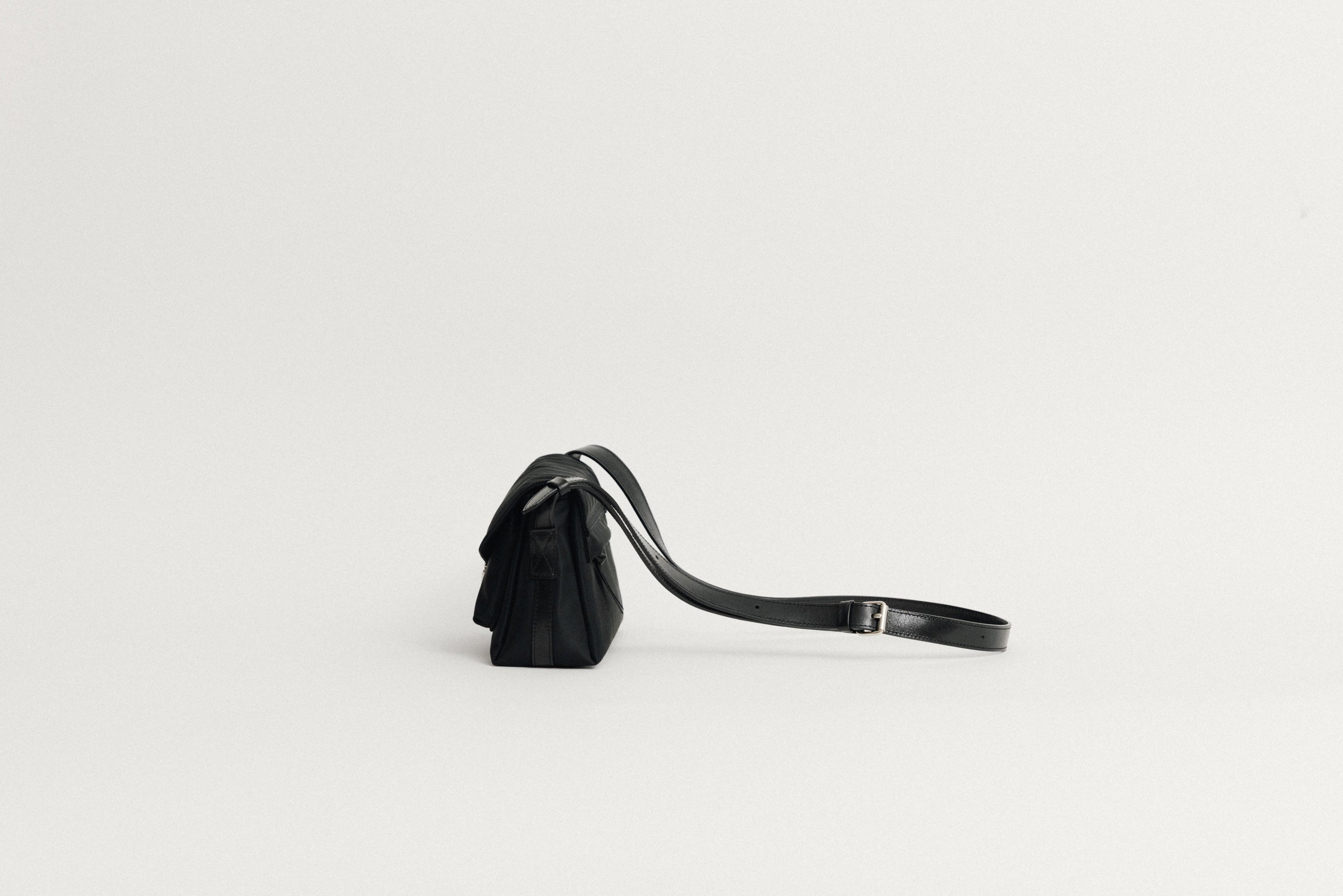 SAC VOLET TOILE SMALL BLACK – TOUT Y EST JP