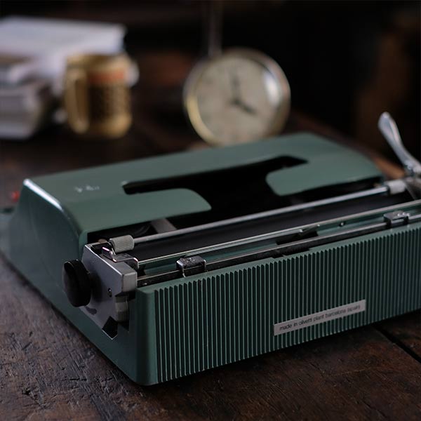 OLIVETTI Lettera 32 タイプライター インクリボン交換済み 訳あり