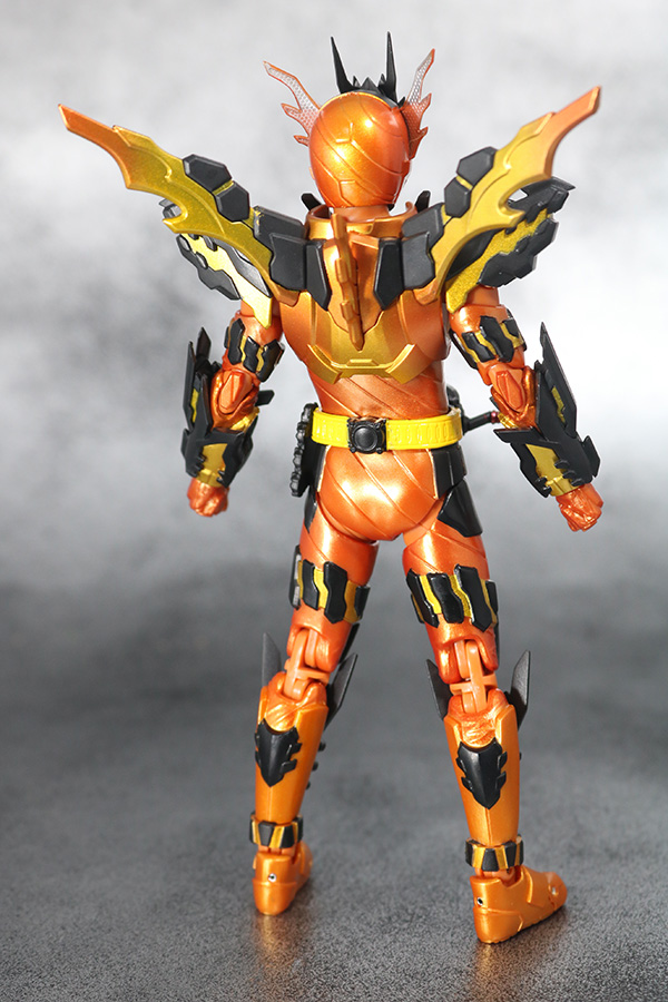 S.H.フィギュアーツ 仮面ライダークローズマグマ レビュー | トイハコ