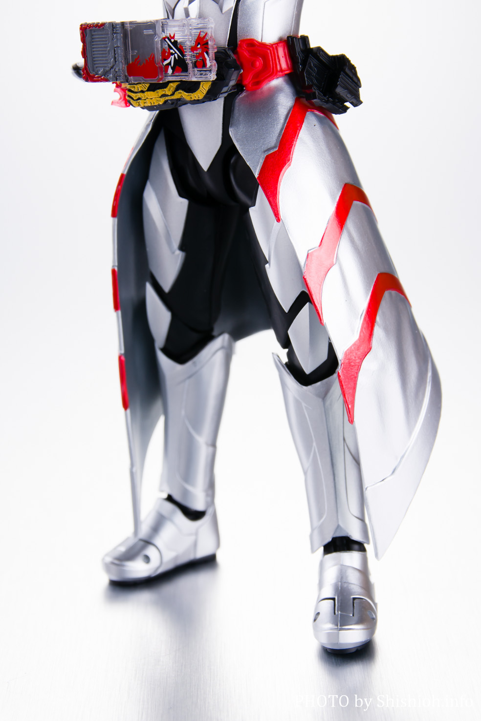 レビュー】 S.H.Figuarts 仮面ライダーセイバー ドラゴニックナイト