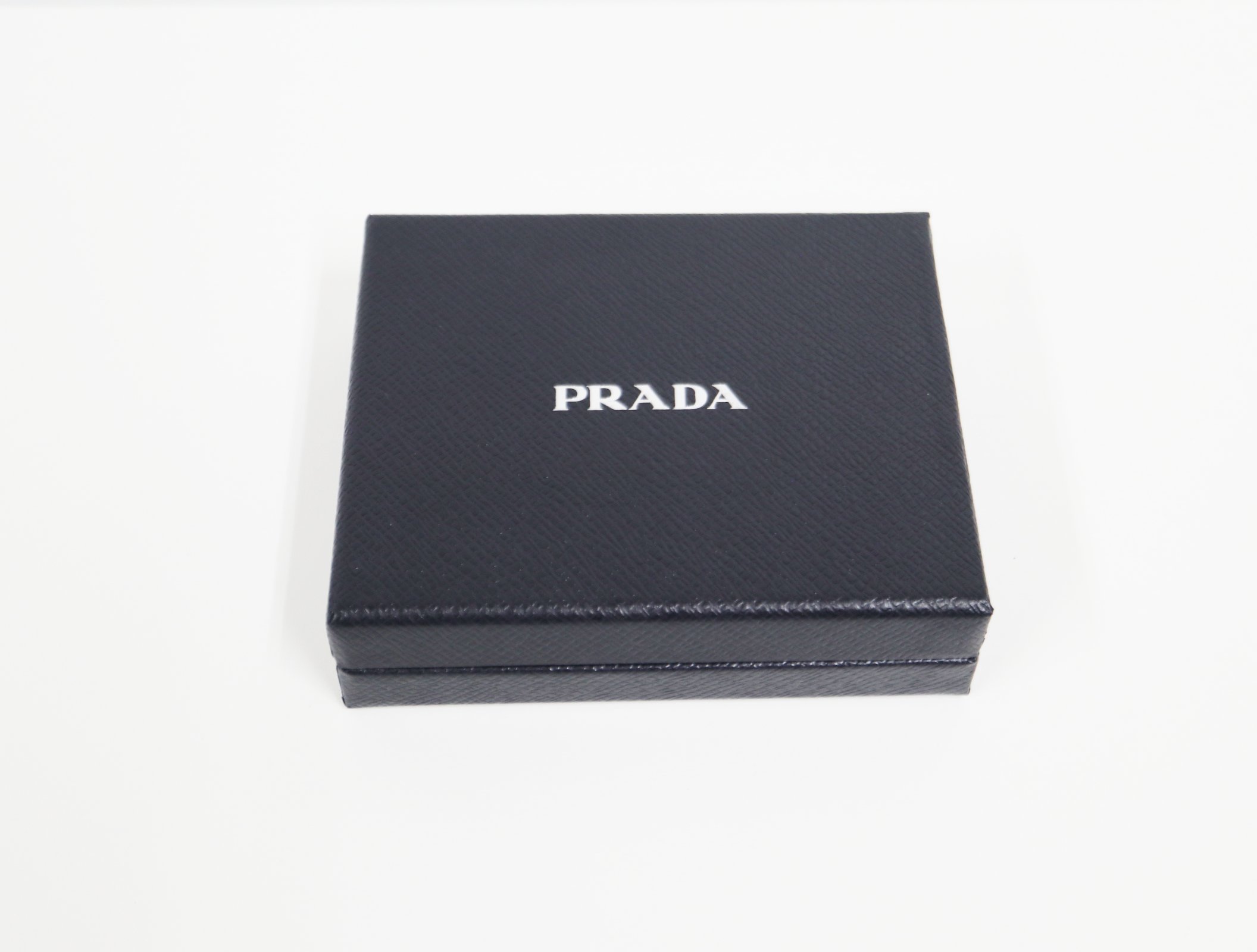 楽天市場】プラダ PRADA サフィアーノ 三角ロゴ ブラック レザー
