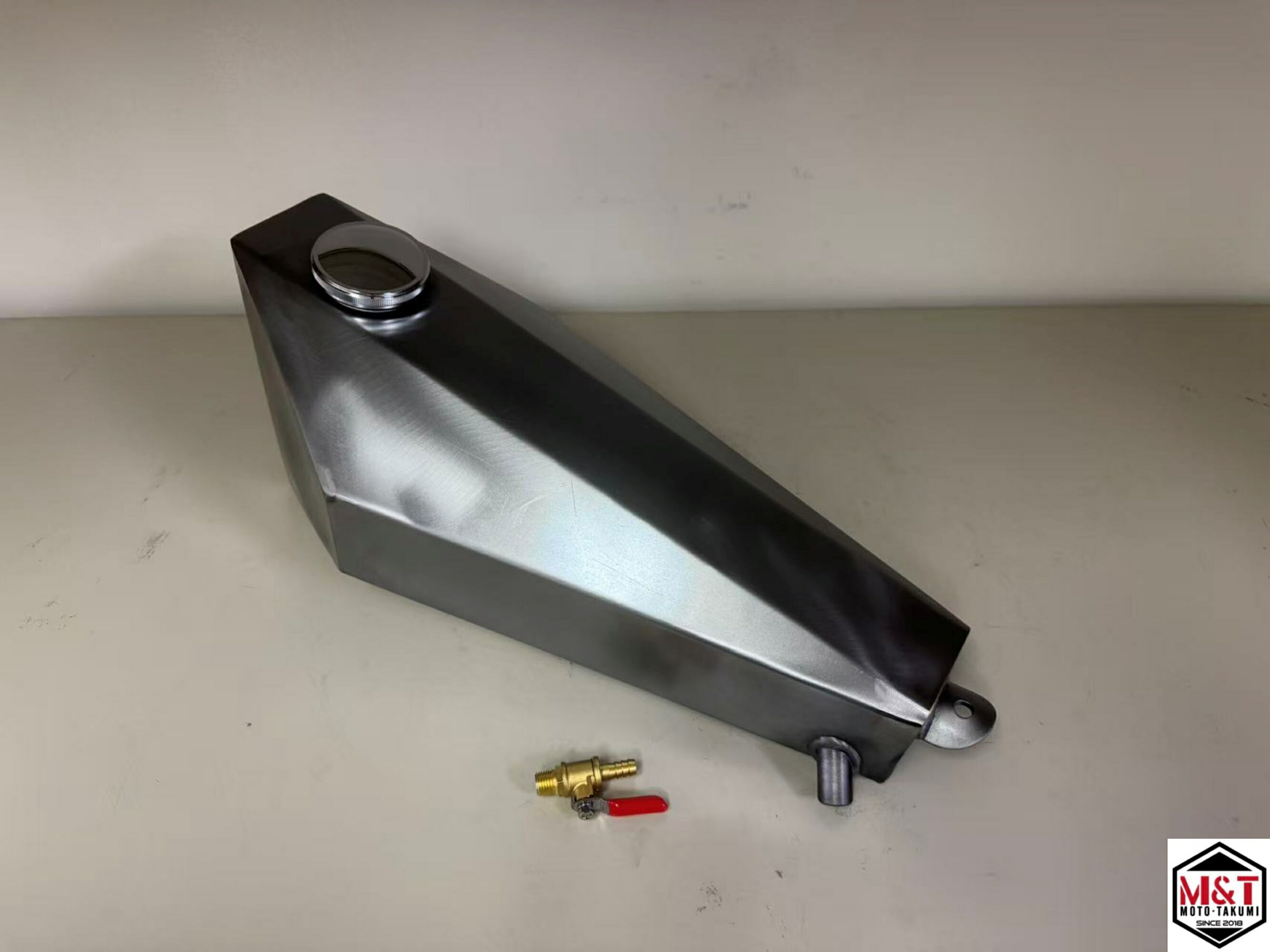 楽天市場】T-10 汎用 ハーレー用 コフィンタンク ガスタンク ワンオフ