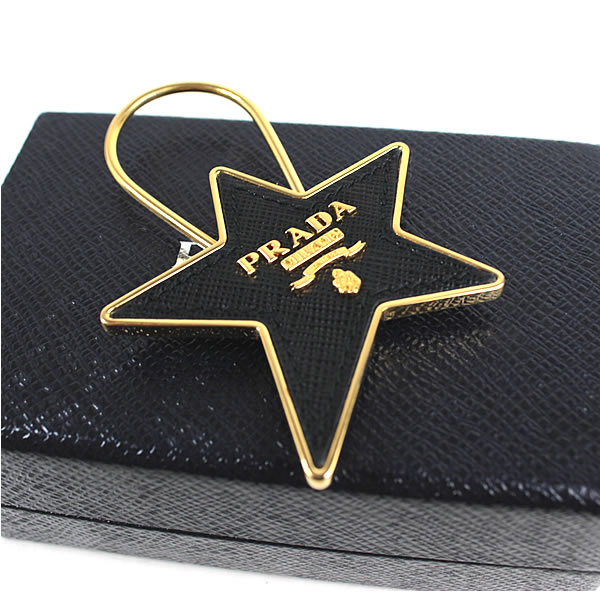 楽天市場】プラダ キーホルダー ブラック×ゴールド 美品 キーリング 星