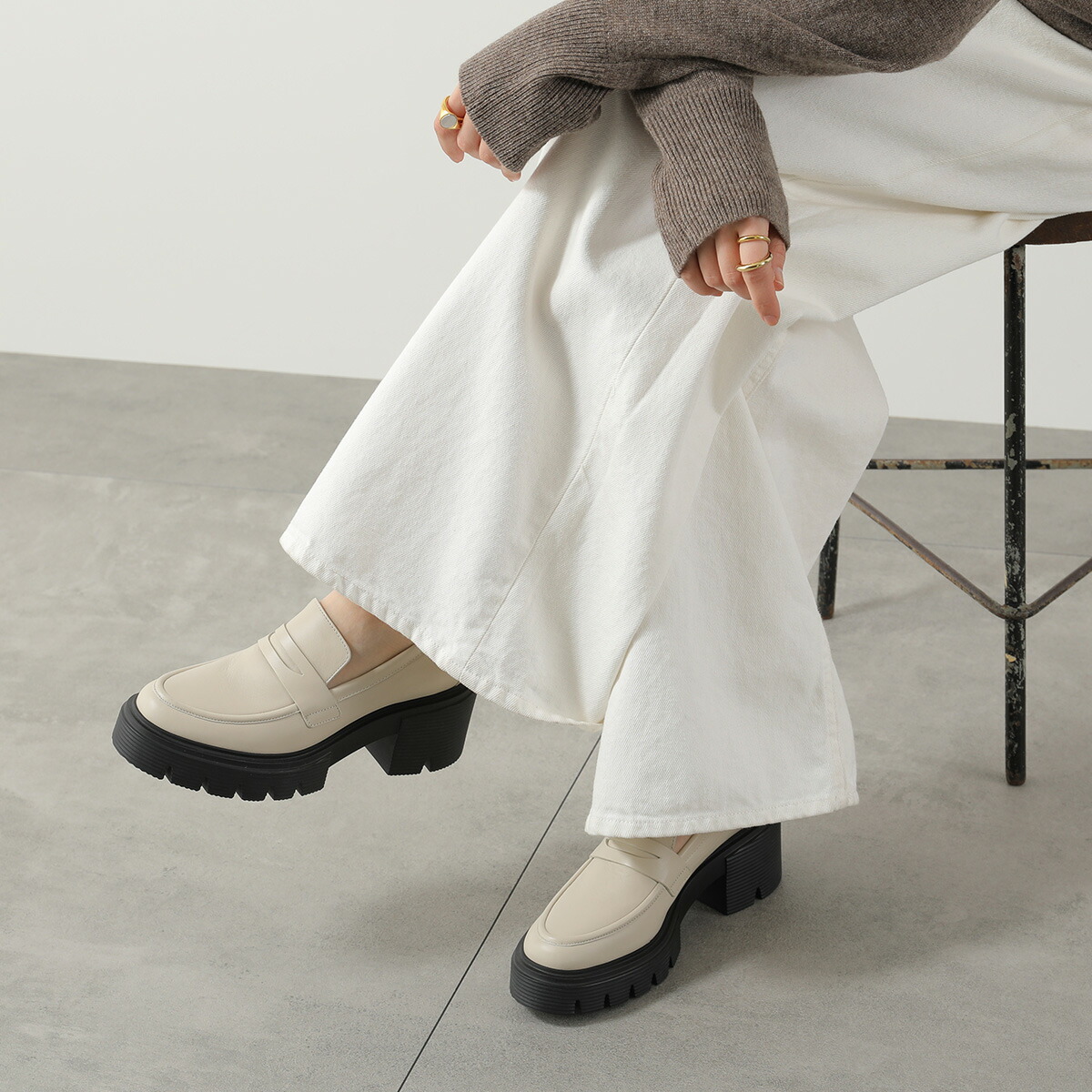 楽天市場】【10％OFFクーポン対象・3/11-1時59分迄】StuartWeitzman