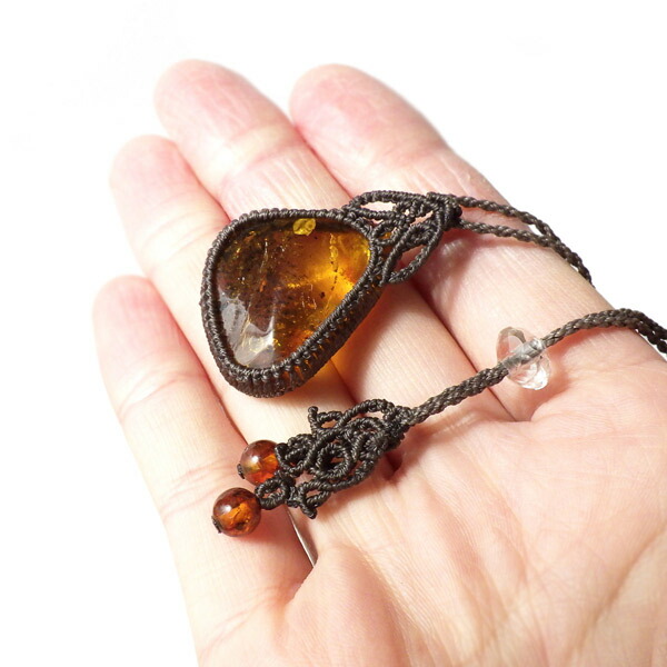 楽天市場】アンバー(琥珀) マクラメペンダント 天然石ペンダント