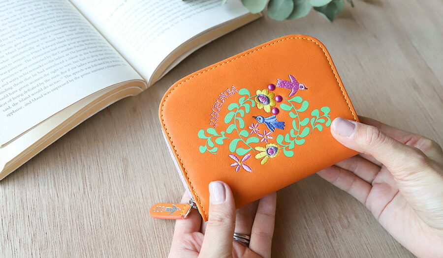 楽天市場】二つ折り財布 刺繍 花 jocomomola ホコモモラ タリファ