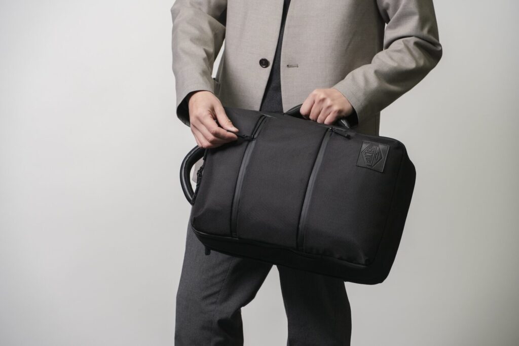 楽天市場】ビジネスリュック スクエア サコッシュ付き 17インチPC収納