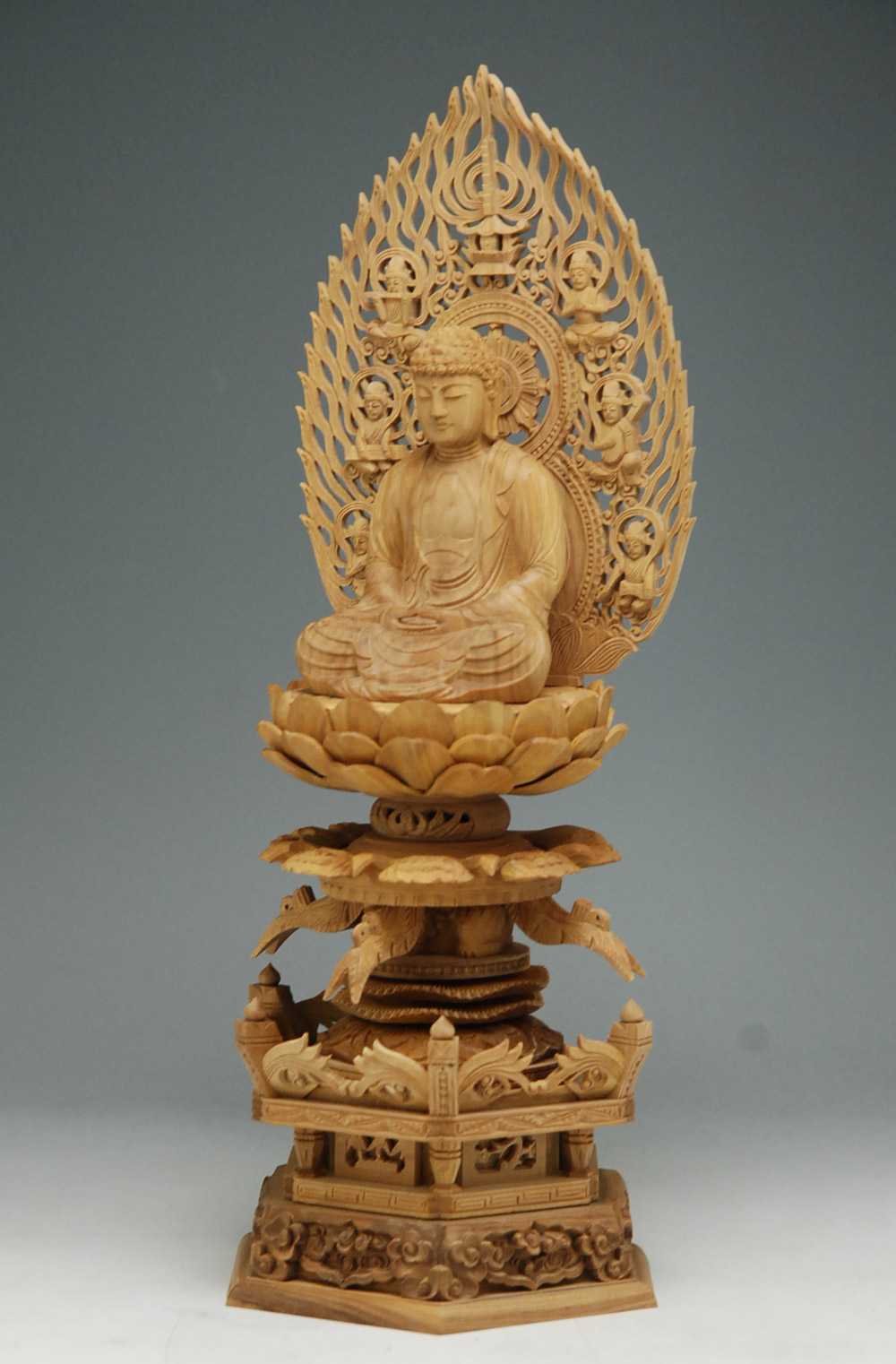 楽天市場】仏像 最高峰の素材 白檀 の 仏像 総 白檀 六角 ケマン 台座