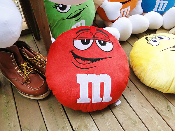 楽天市場】m&m's クッション レッド アメリカン雑貨 アメリカ雑貨
