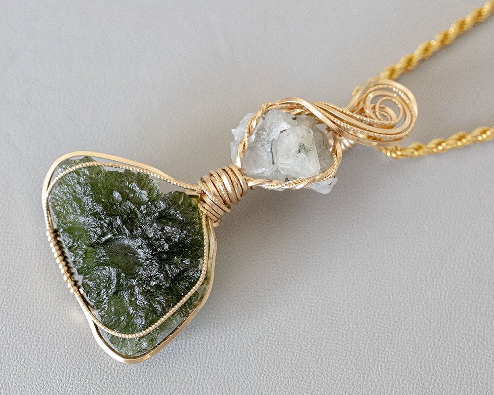 楽天市場】【宝石鑑別書付き】14kgf 一点物 大粒 モルダバイト 原石 +