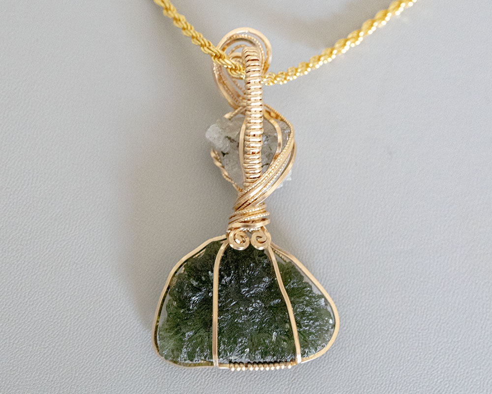 楽天市場】【宝石鑑別書付き】14kgf 一点物 大粒 モルダバイト 原石 +