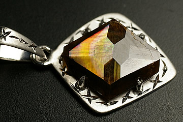 楽天市場】奈良県天川村産 レインボーガーネットジェムグレード