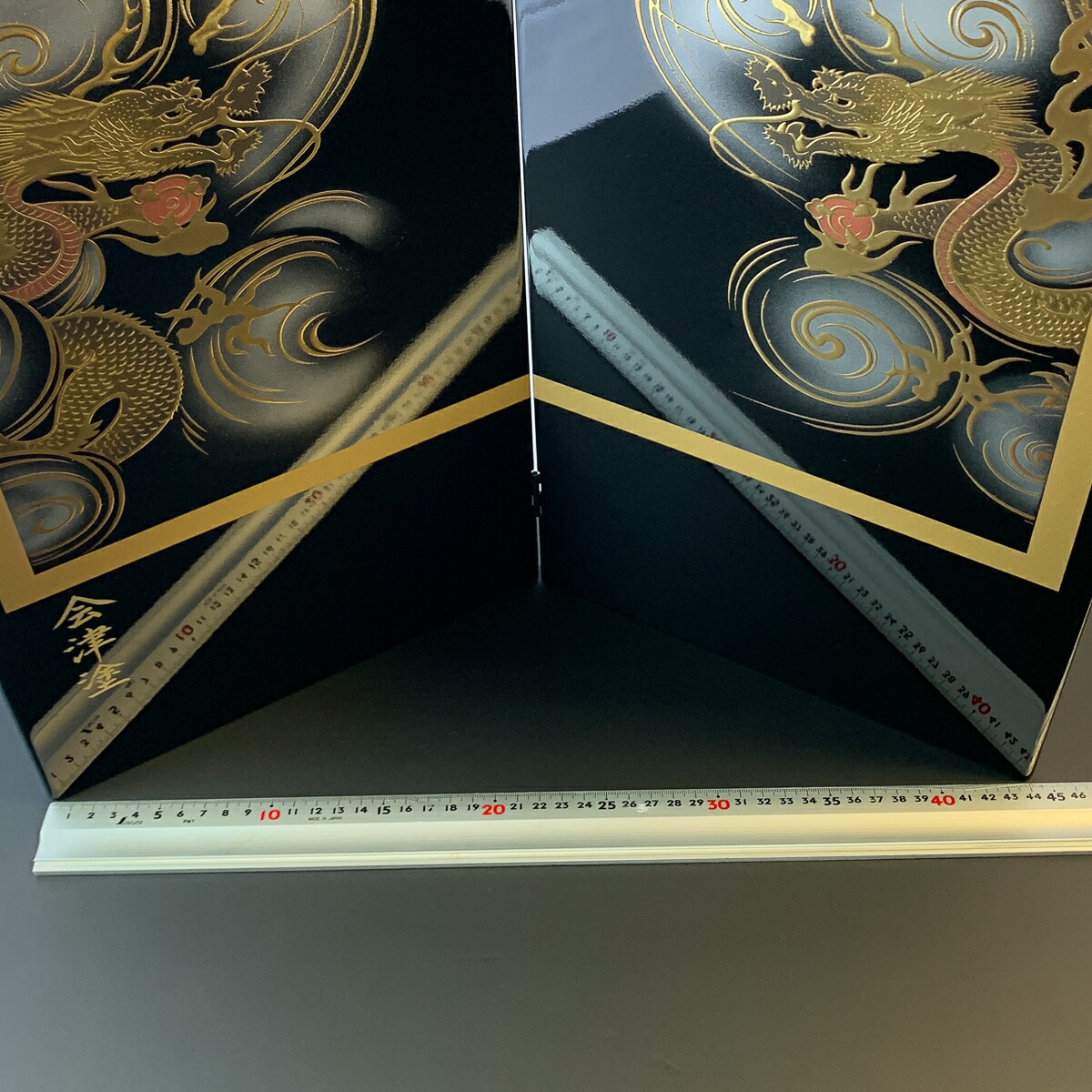 楽天市場】屏風二曲黒金向かい龍15 : HANEYA Design -ハネヤデザイン-