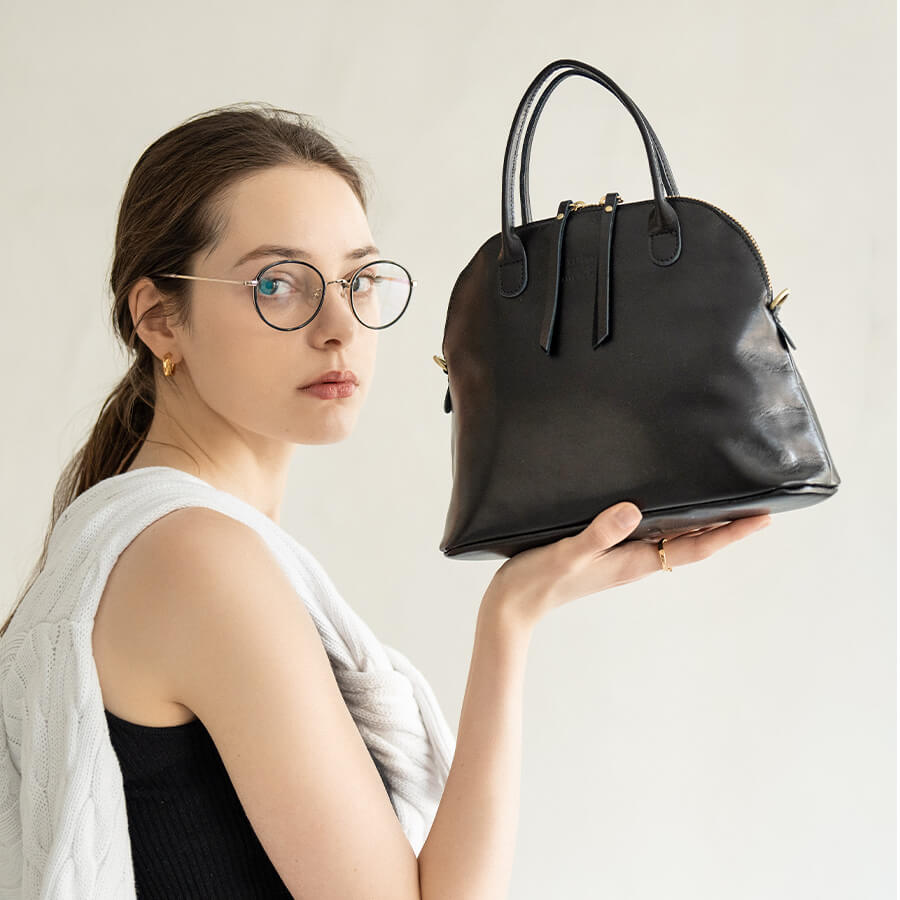 楽天市場】本革 超軽量 ショルダーバッグ 斜めがけバッグ レディース