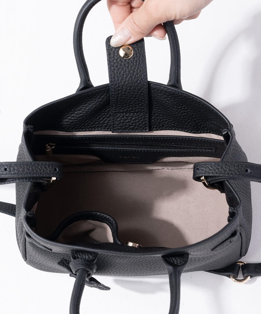 楽天市場】【1/6(10時)～価格を見直しました】本革 ショルダーバッグ