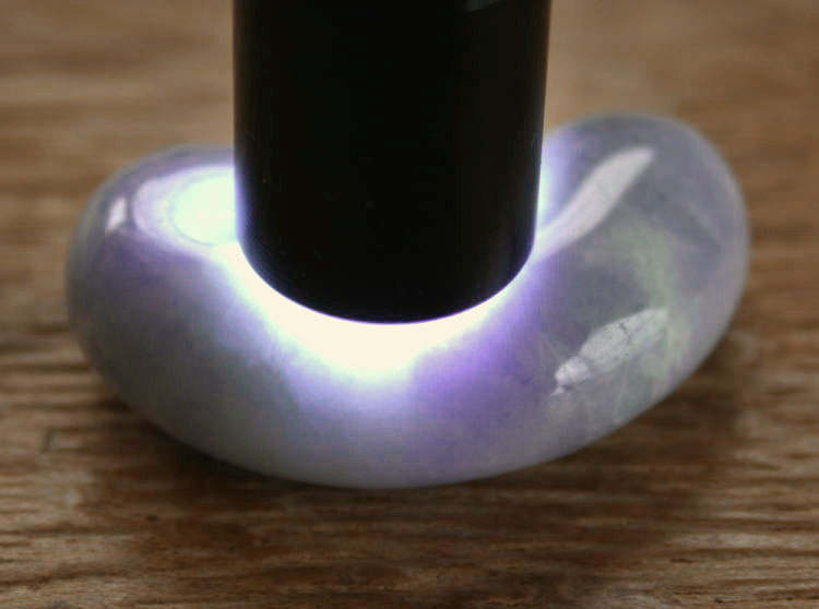 楽天市場】糸魚川翡翠勾玉 M05594元粋 作34mm*21mm*11mm : 糸魚川