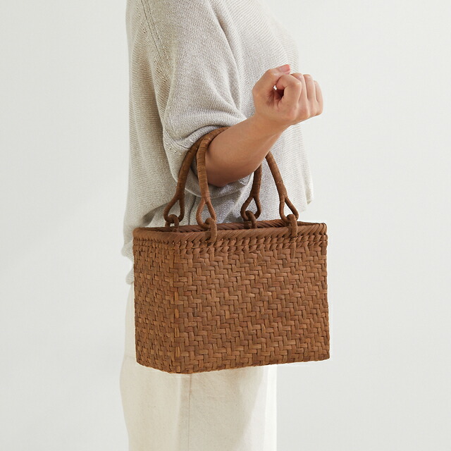 楽天市場】ボックス型のやまぶどう籠(ひご幅約6〜7mm/リング取手/中