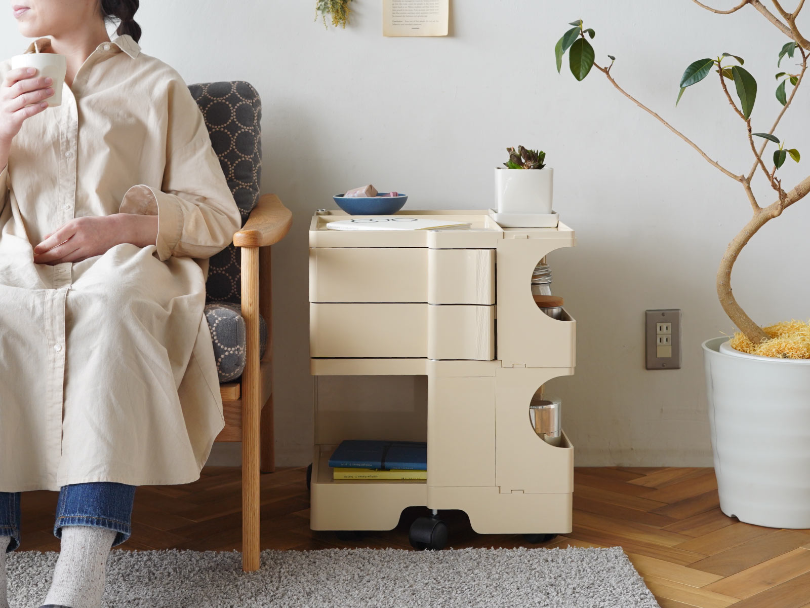 楽天市場】【在庫あり・正規品2年保証】全2色 ボビーワゴン 2段2トレイ