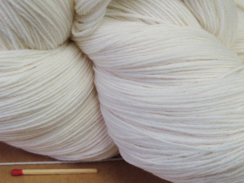 楽天市場】【メリノウール（白：精練済・かせ）】 ちくちく感のない