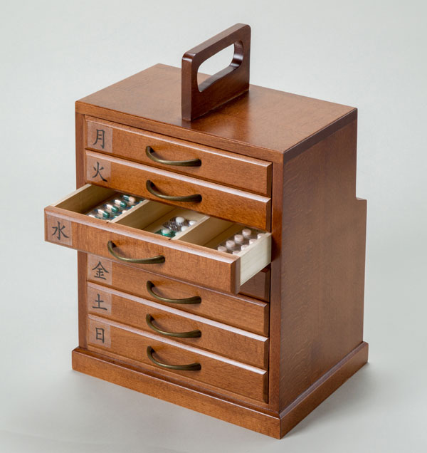 楽天市場】【ランキング1位受賞】 収納家具 欅薬箱 完成品薬の飲み忘れ