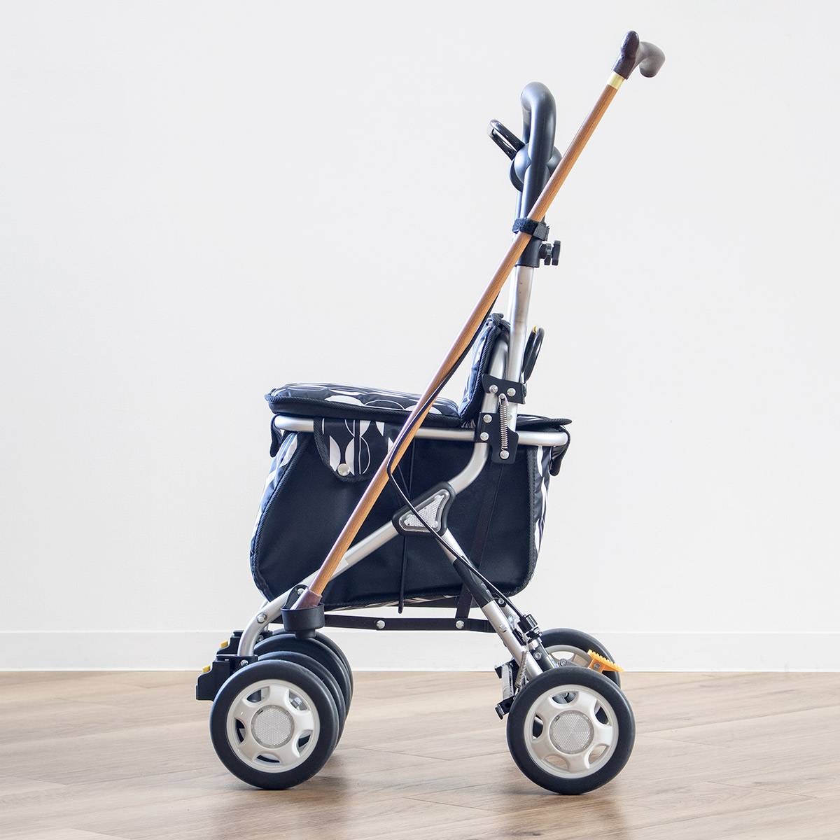 楽天市場】シルバーカー ミドルタイプ ルーティ2 コンパクト 座れる 幸