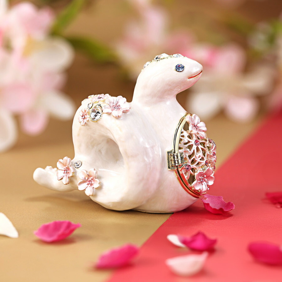 楽天市場】＜桜白蛇 桜小蛇＞白蛇 巳年 干支の置物 ジュエリーボックス