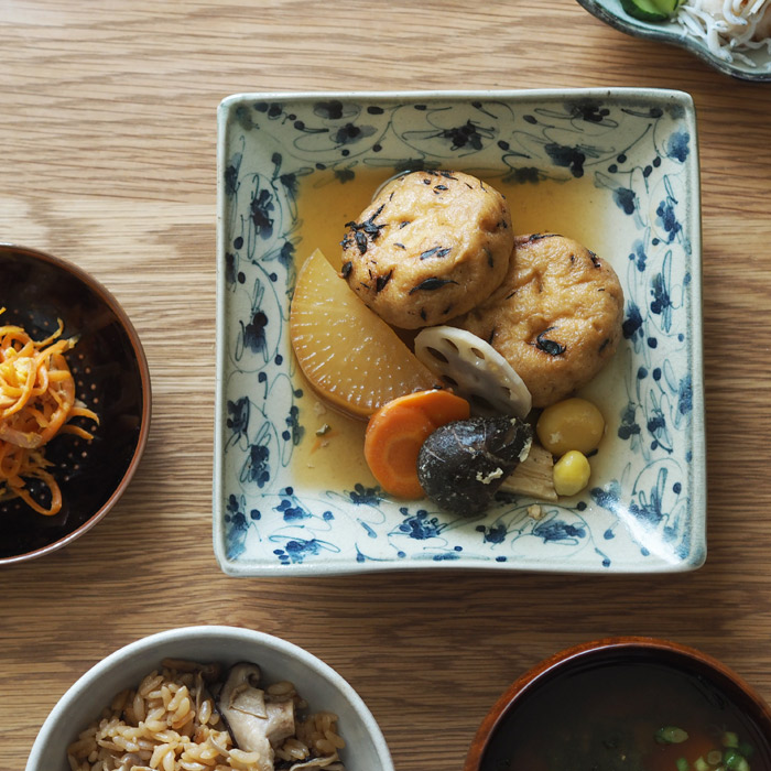 楽天市場】石井桃子 花唐草 角皿 / 和食器 陶器 砥部焼 作家もの 染付