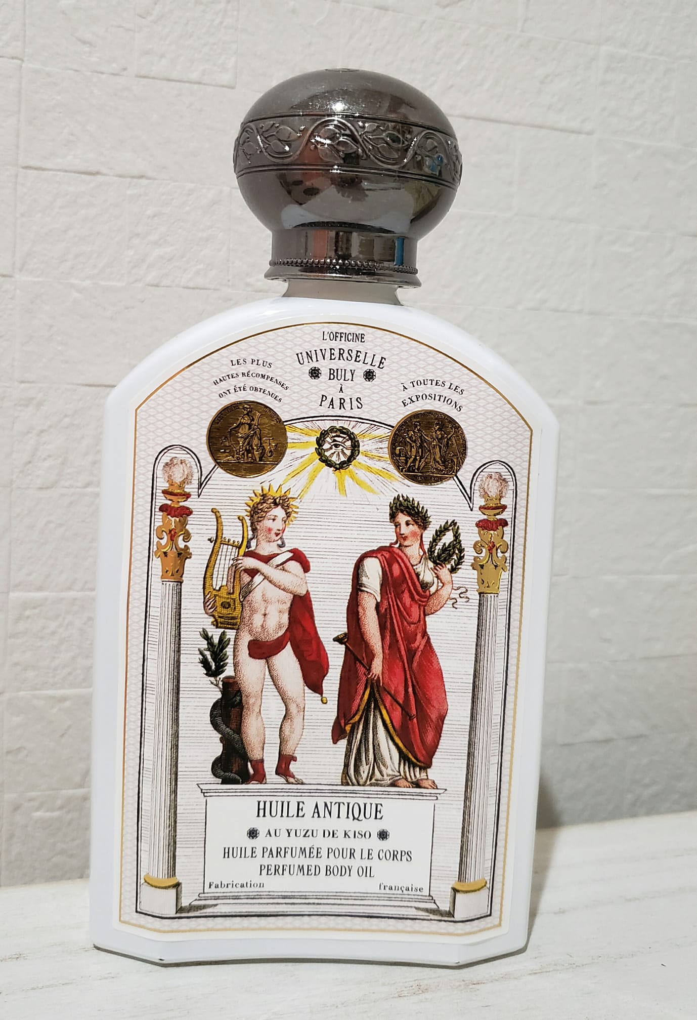 性香水「オー・トリプル」 オフィシーヌ・ユニヴェルセル・ビュリー