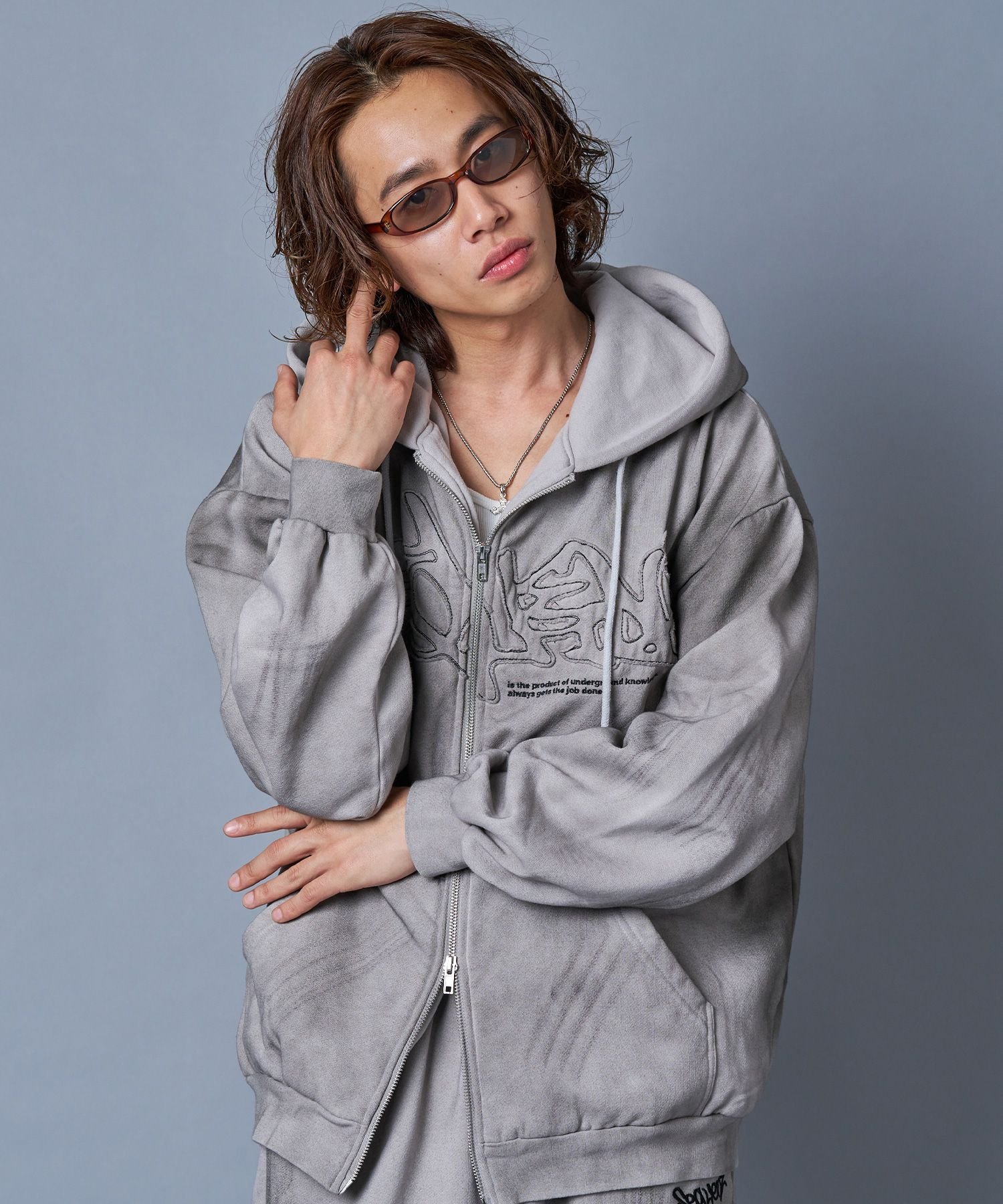 NAVAL｜【SEQUENZ(シークエンズ)】sqnz LOGO APPLIQUE ZIP HOODIE