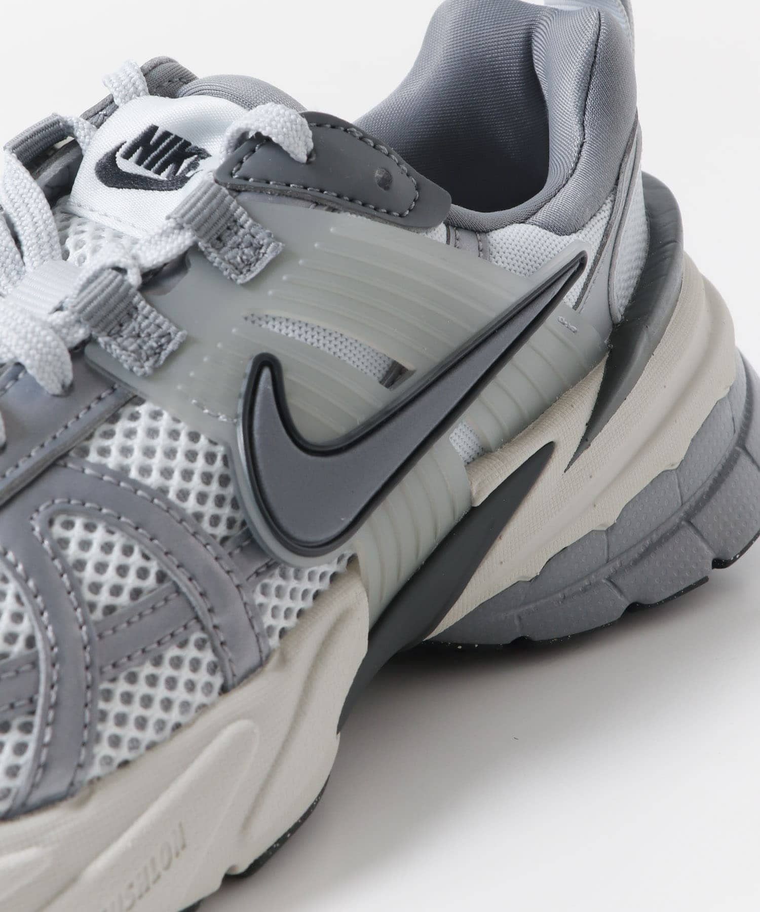 URBAN RESEARCH DOORS｜NIKE V2K ラン | Rakuten Fashion(楽天