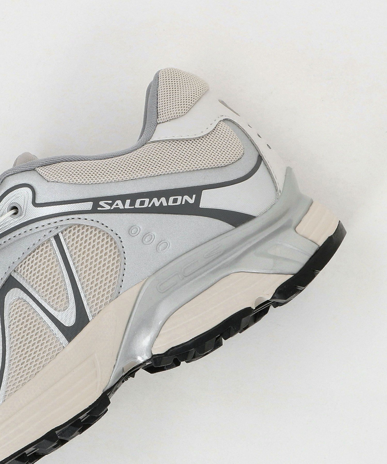 Salomon ユナイテッドアローズ別注　XT-WHISPER Salomon＞XT-WHISPER シルバーカラー/スニーカー （スニーカー
