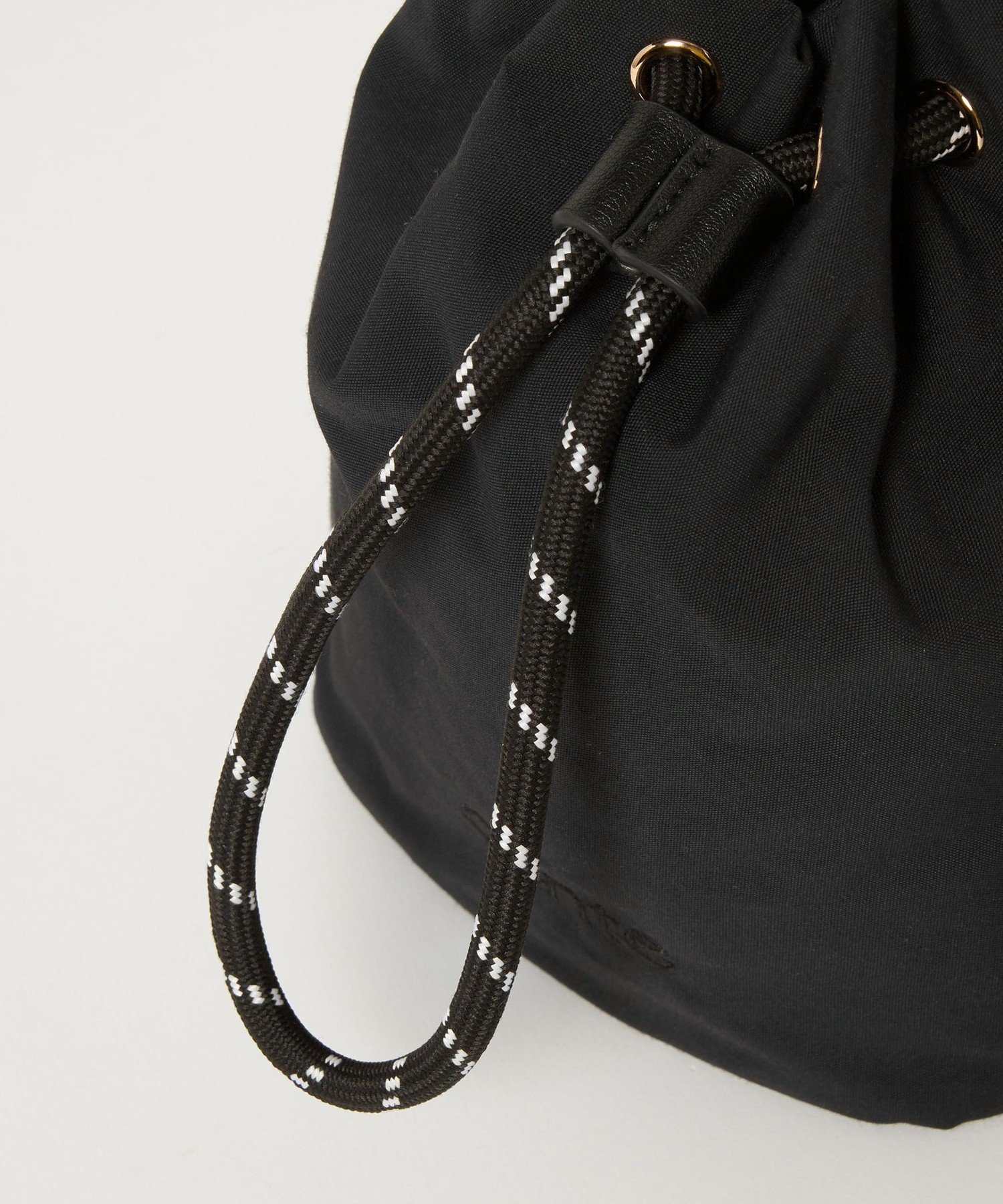 新品　WEB限定　conte ドローストリング バッグ　BLACK conte ハンドバッグ 「conte」ドローストリング バッグ BLACK